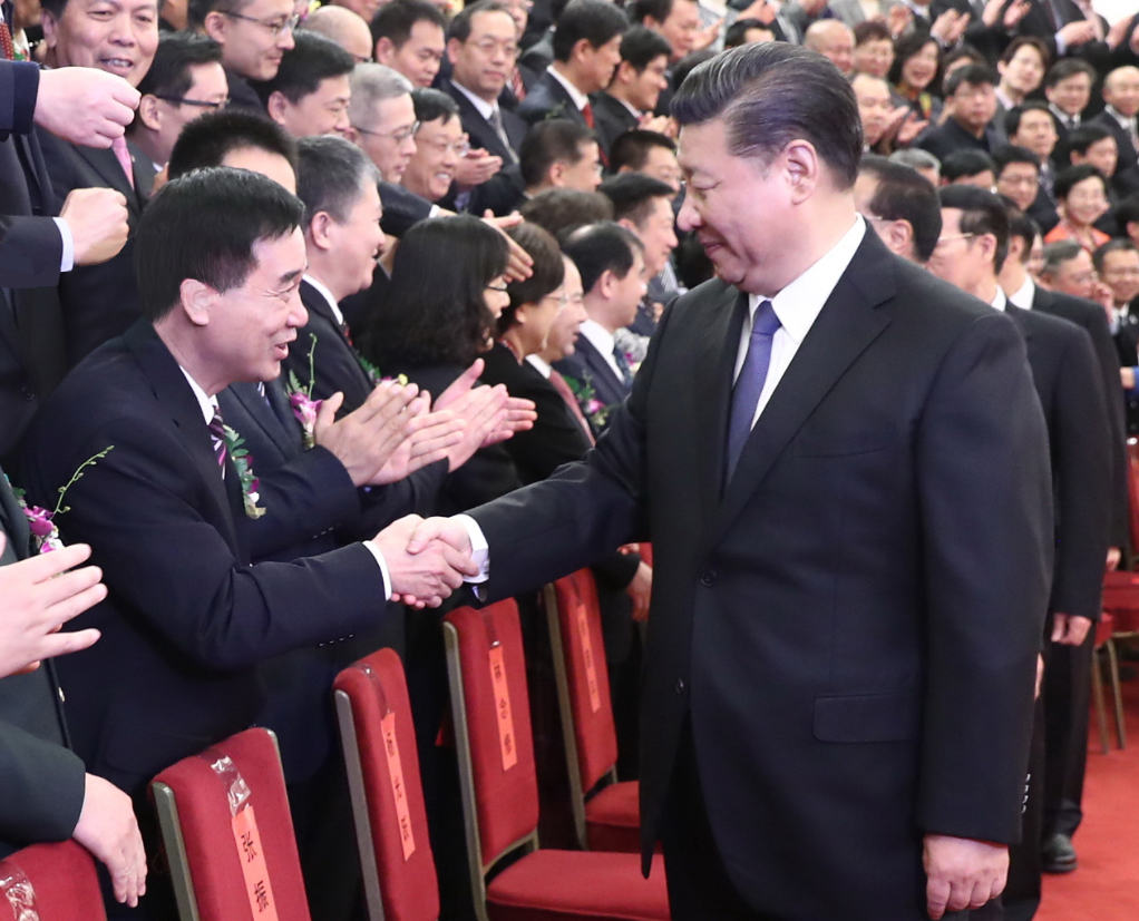 2018年1月8日，張國良榮獲國家科技進步一等獎,習近平總書記與張國良握手照片